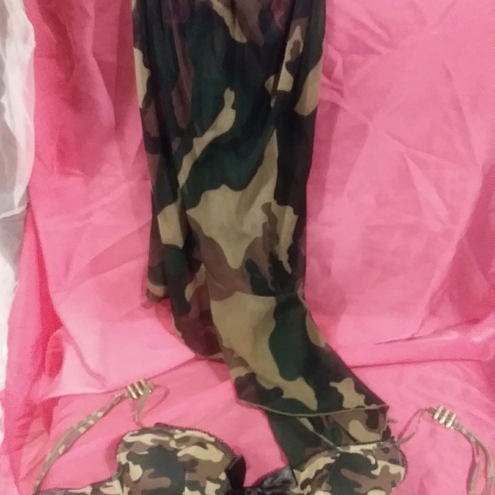 Very cute Camo lingerie top with matching bra - Picture 2 of 3